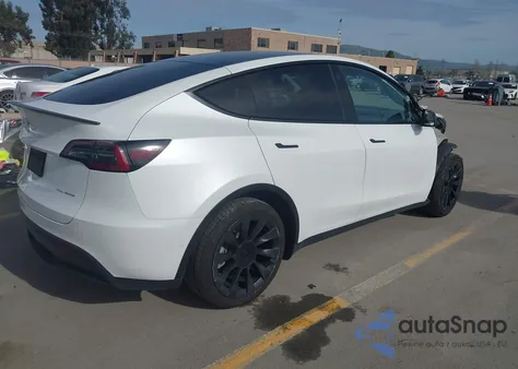 2021 Tesla Model Y Long Range Dual Motor All-Wheel Drive z USA, uszkodzony, nr VIN 5YJYGAEE3MF180302